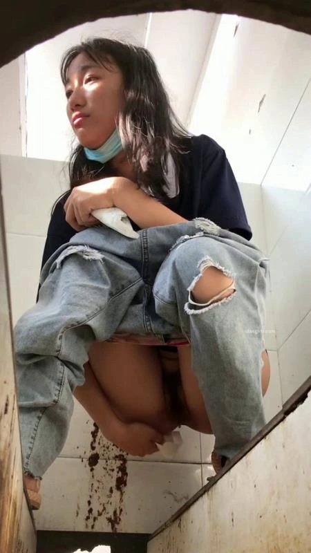 Asian Peeping Voyeur Uncensoredトイレでおしっこをする美しい女性 [UltraHD/2K] 2024 (BFJP-101)
